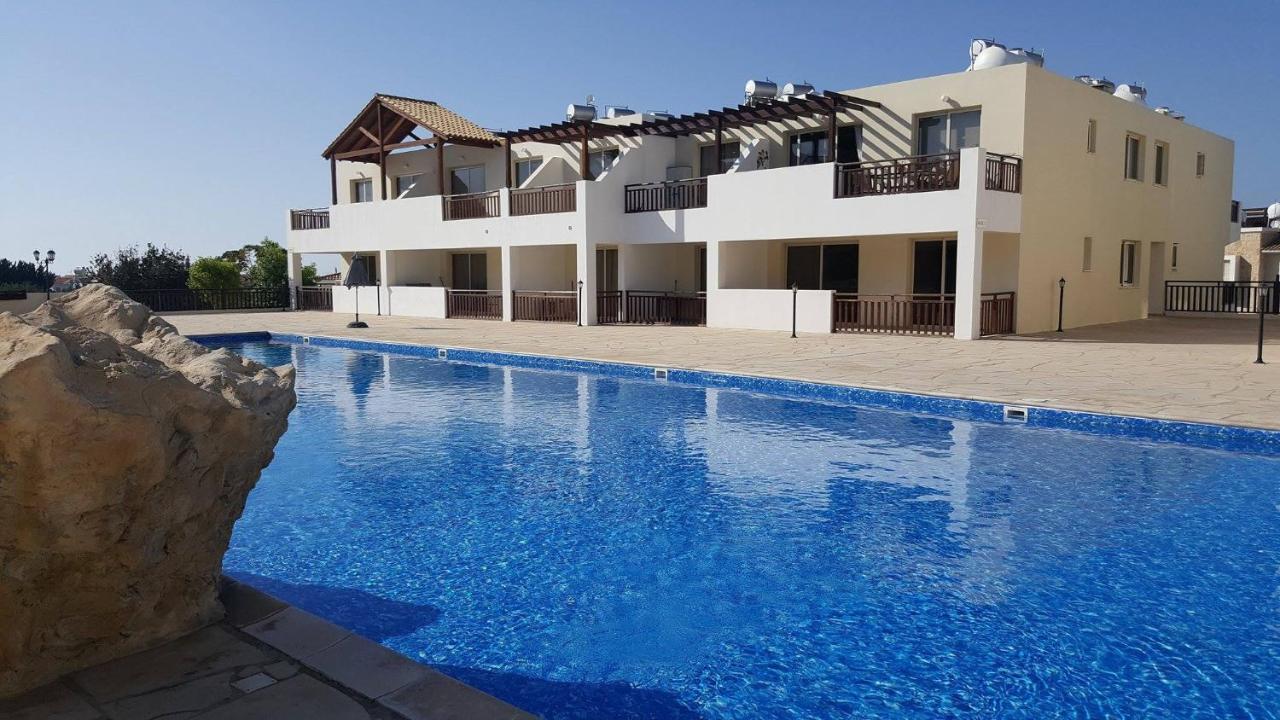 Stunning Apartment C106 With Balcony Looking Over Pool Peyia Esterno foto